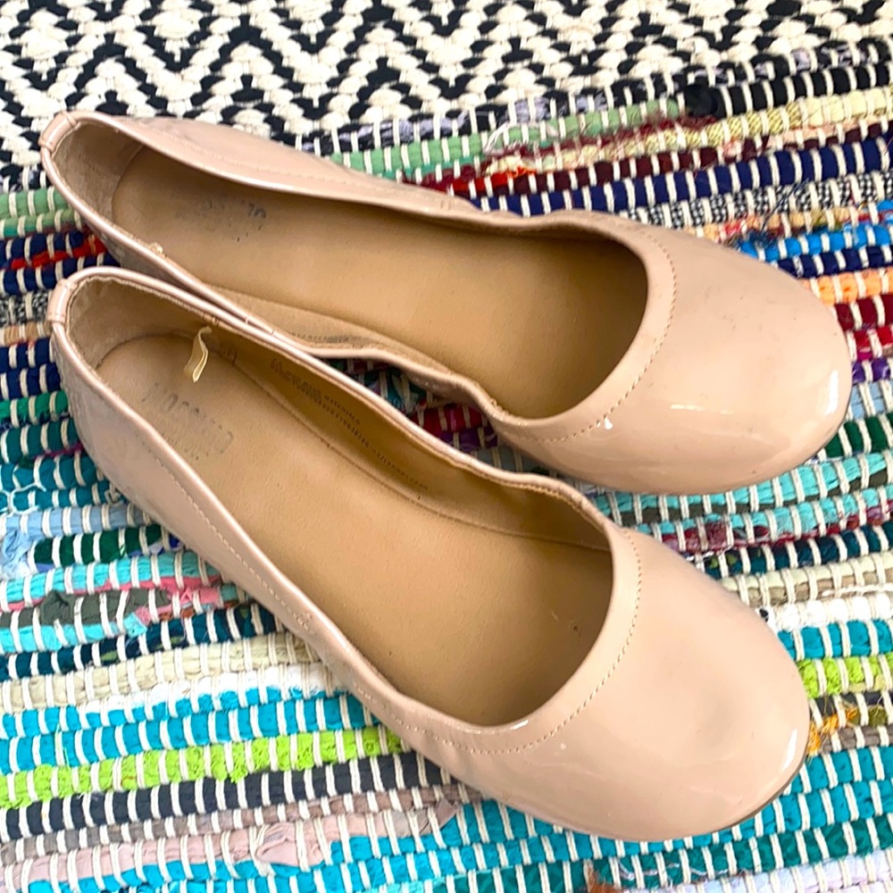 Nude flats